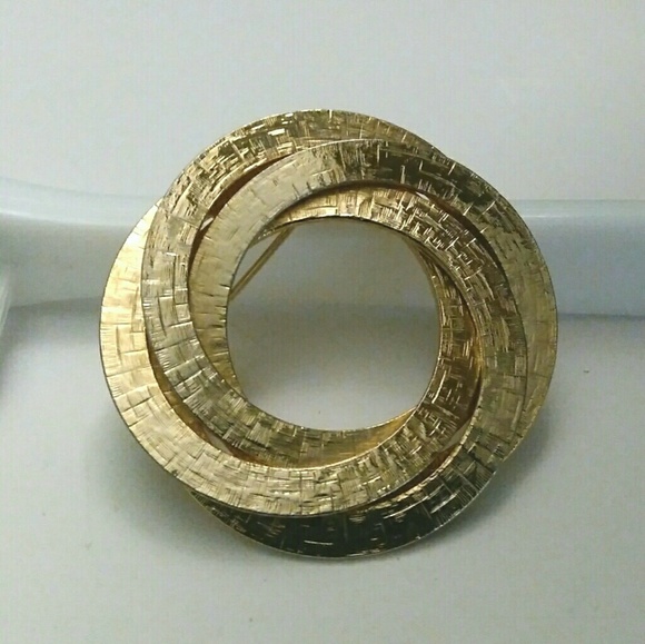 Vintage Silver Coiled Circle Brooch